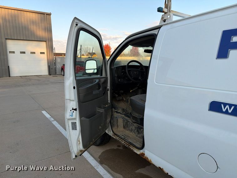 image for item EX1174 2010 Chevrolet Express 2500 van