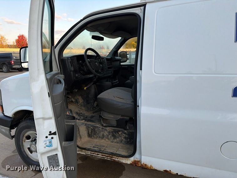 image for item EX1174 2010 Chevrolet Express 2500 van