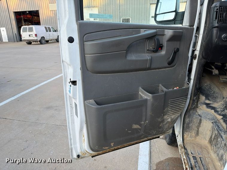 image for item EX1174 2010 Chevrolet Express 2500 van