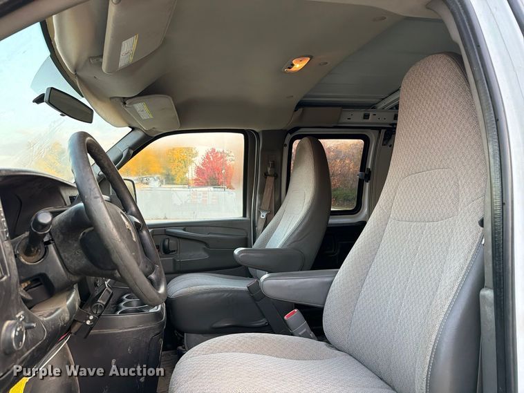 image for item EX1174 2010 Chevrolet Express 2500 van