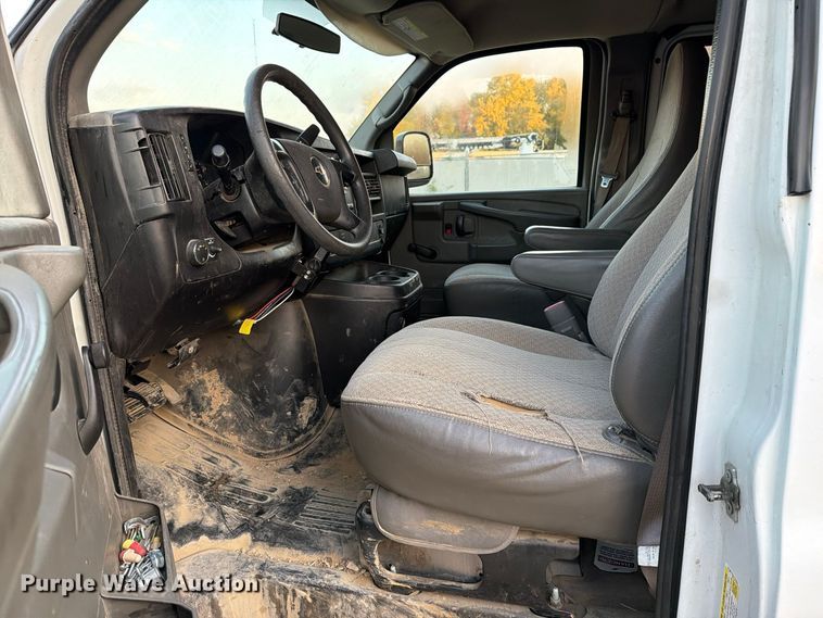 image for item EX1174 2010 Chevrolet Express 2500 van