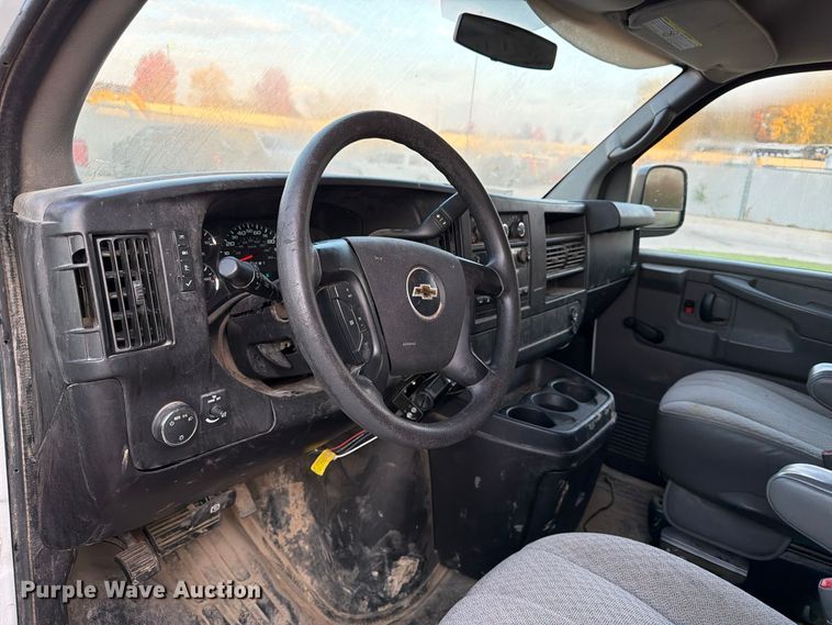 image for item EX1174 2010 Chevrolet Express 2500 van
