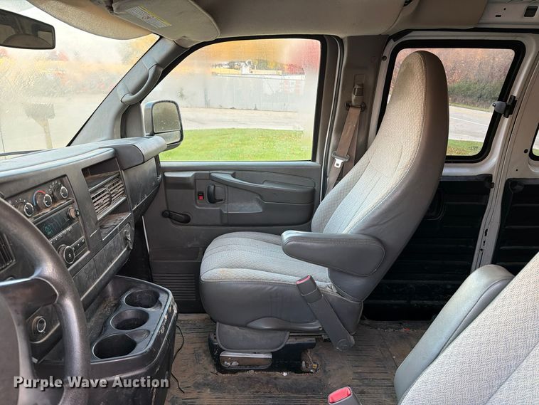 image for item EX1174 2010 Chevrolet Express 2500 van