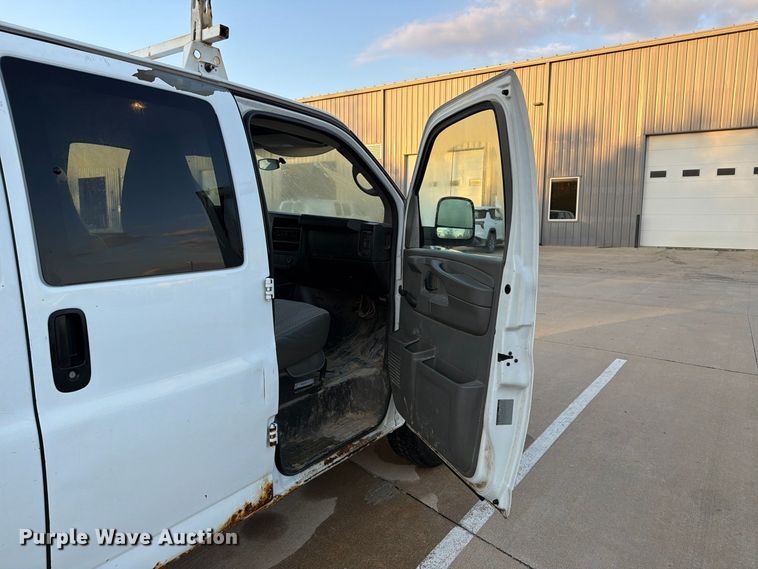 image for item EX1174 2010 Chevrolet Express 2500 van