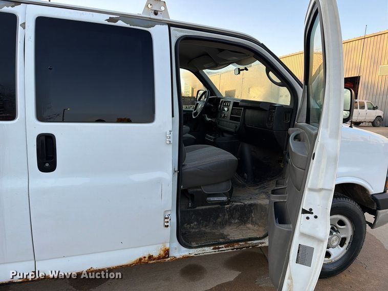 image for item EX1174 2010 Chevrolet Express 2500 van