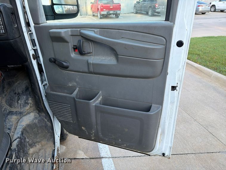 image for item EX1174 2010 Chevrolet Express 2500 van