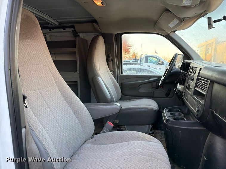 image for item EX1174 2010 Chevrolet Express 2500 van