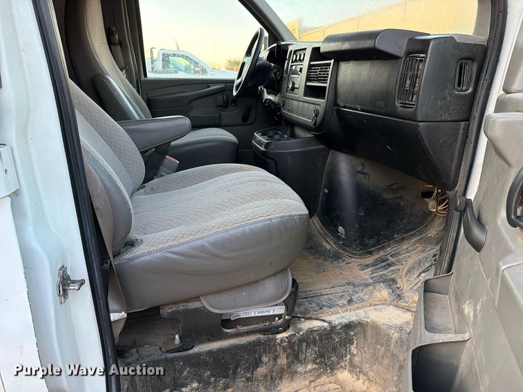 image for item EX1174 2010 Chevrolet Express 2500 van