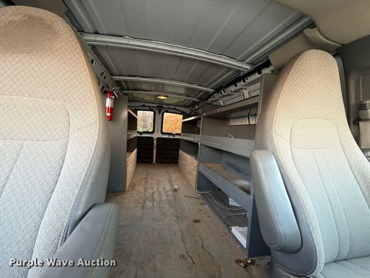 image for item EX1174 2010 Chevrolet Express 2500 van