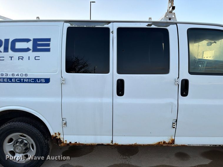 image for item EX1174 2010 Chevrolet Express 2500 van