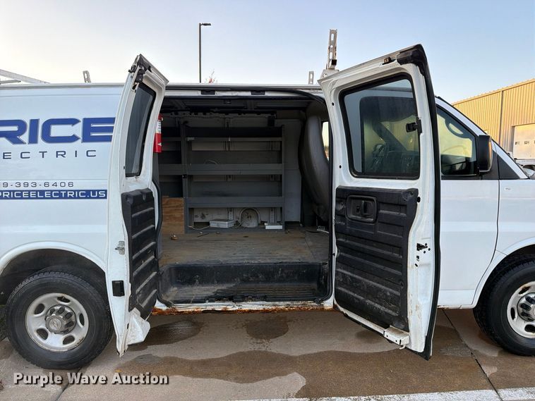 image for item EX1174 2010 Chevrolet Express 2500 van