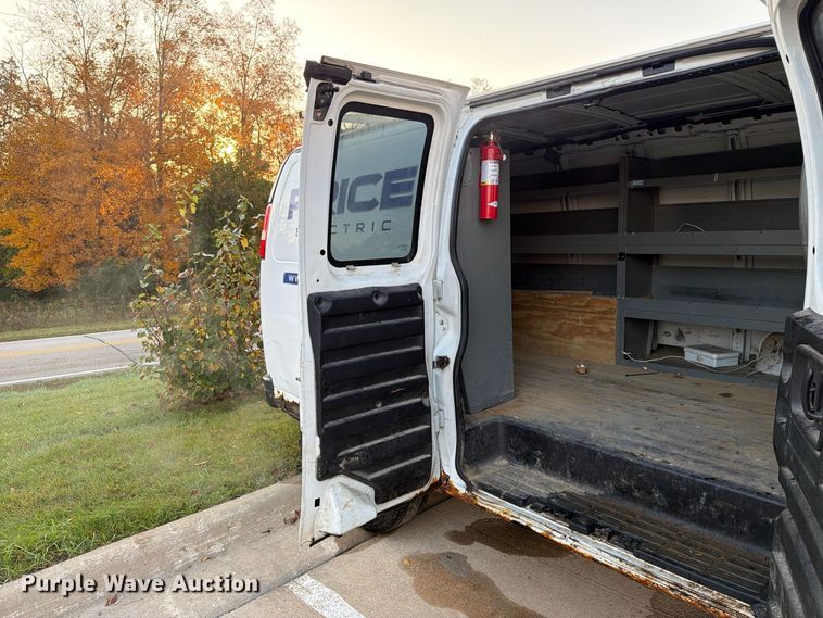 image for item EX1174 2010 Chevrolet Express 2500 van