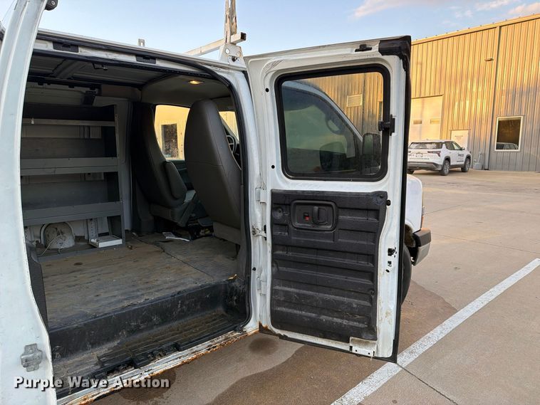 image for item EX1174 2010 Chevrolet Express 2500 van