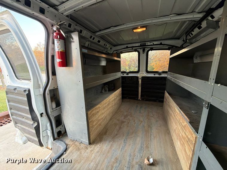 image for item EX1174 2010 Chevrolet Express 2500 van
