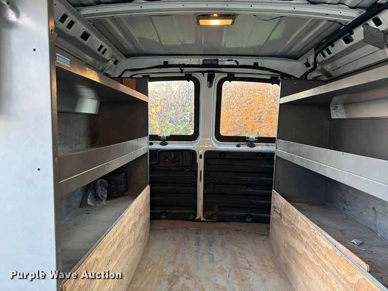 image for item EX1174 2010 Chevrolet Express 2500 van