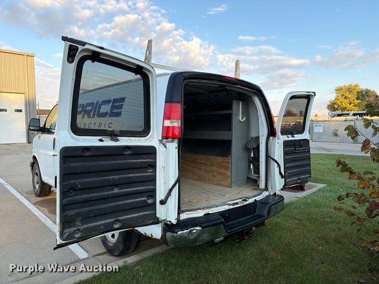 image for item EX1174 2010 Chevrolet Express 2500 van