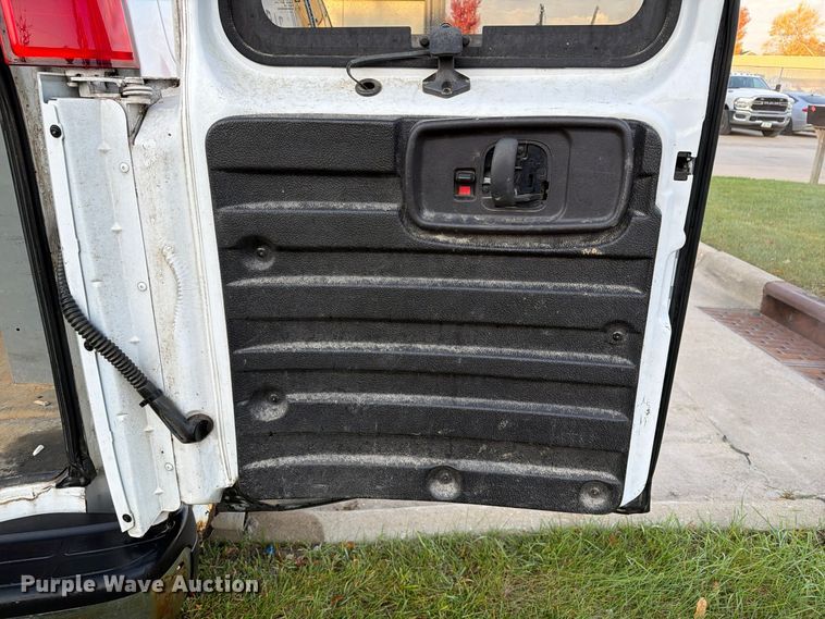 image for item EX1174 2010 Chevrolet Express 2500 van