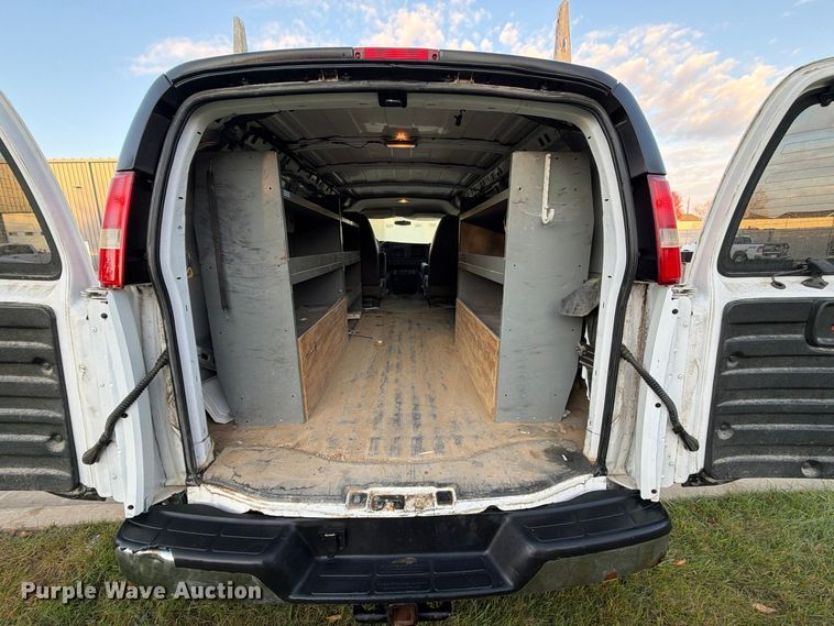 image for item EX1174 2010 Chevrolet Express 2500 van