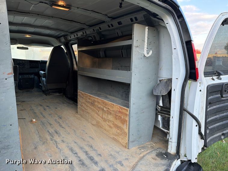 image for item EX1174 2010 Chevrolet Express 2500 van