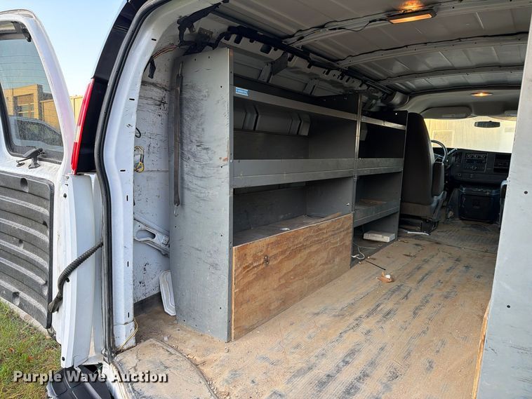 image for item EX1174 2010 Chevrolet Express 2500 van
