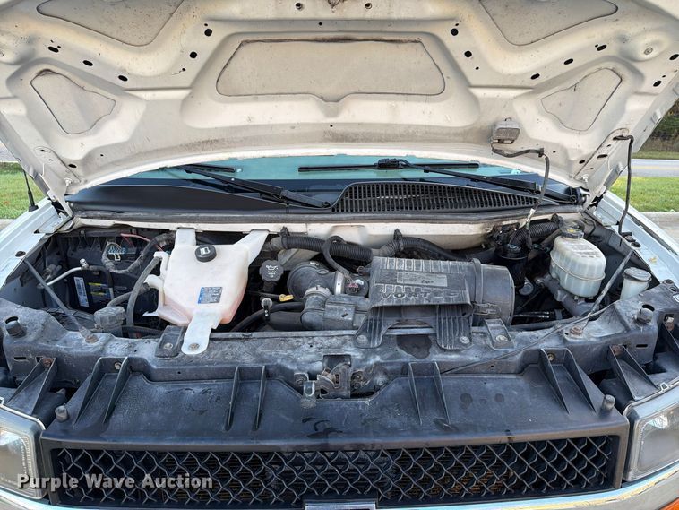 image for item EX1174 2010 Chevrolet Express 2500 van