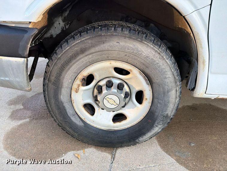 image for item EX1174 2010 Chevrolet Express 2500 van