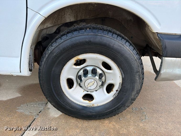 image for item EX1174 2010 Chevrolet Express 2500 van