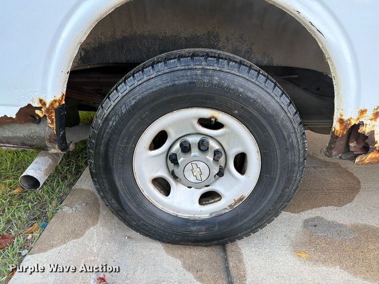 image for item EX1174 2010 Chevrolet Express 2500 van