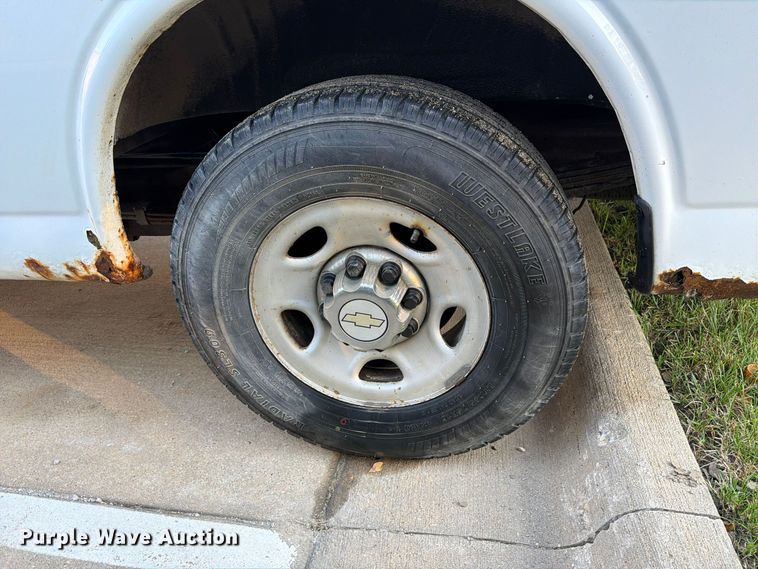 image for item EX1174 2010 Chevrolet Express 2500 van