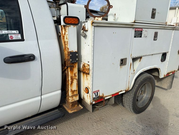 image for item EX1175 2008 Dodge Ram 5500 bucket truck