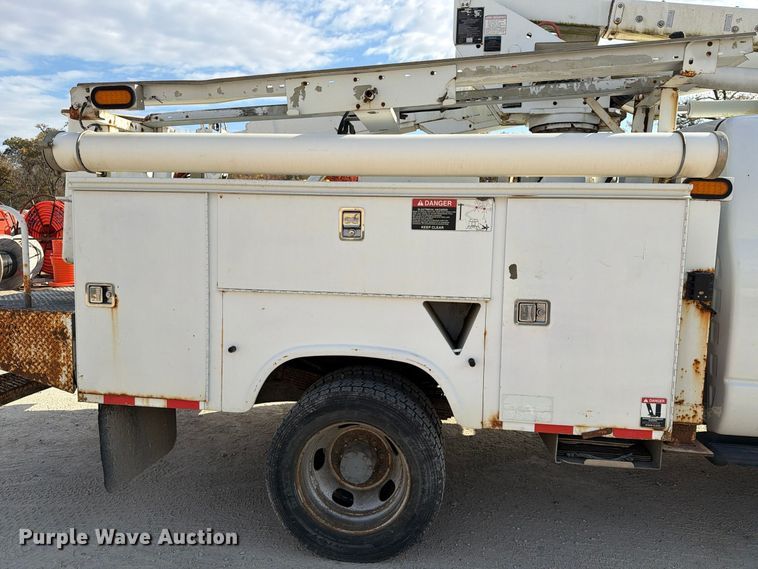 image for item EX1175 2008 Dodge Ram 5500 bucket truck