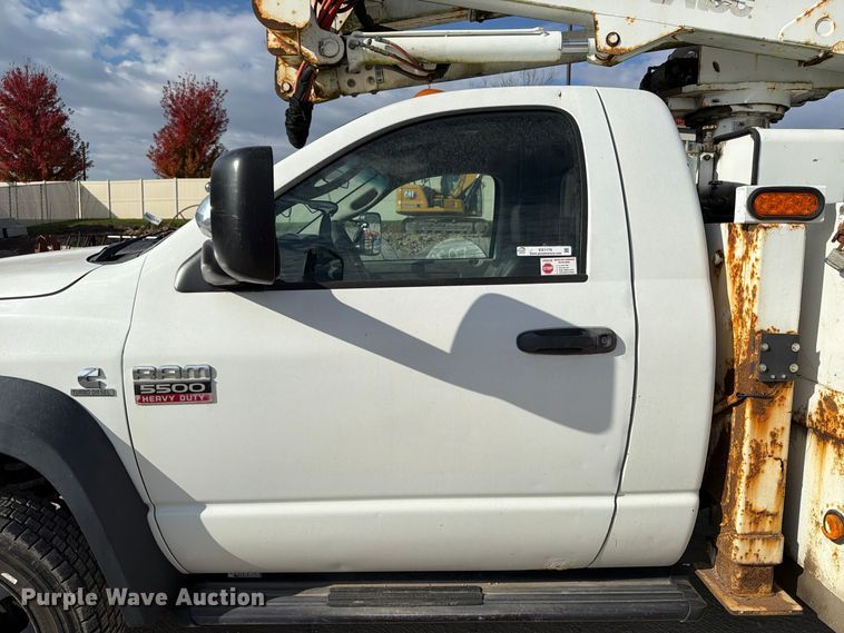 image for item EX1175 2008 Dodge Ram 5500 bucket truck
