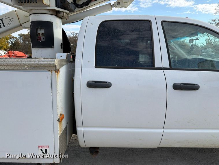 image for item EX1177 2009 Dodge Ram 5500 ext. cab bucket truck