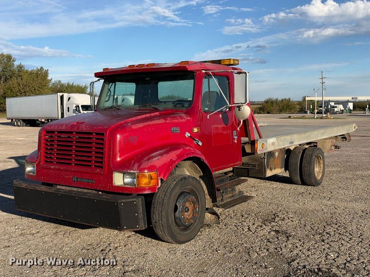 image for item EX1496 1997 International 4700 rollback truck