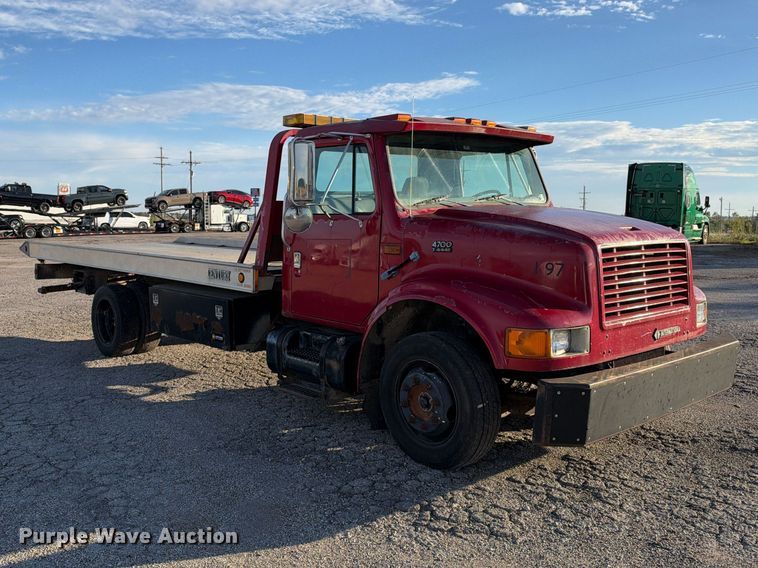 image for item EX1496 1997 International 4700 rollback truck