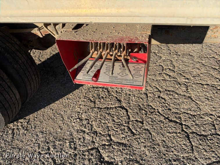 image for item EX1496 1997 International 4700 rollback truck