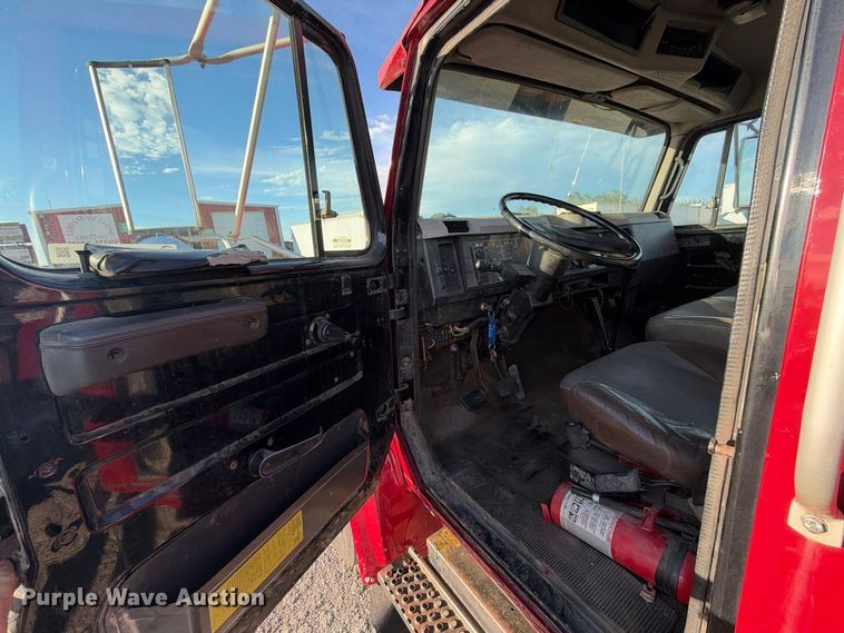 image for item EX1496 1997 International 4700 rollback truck
