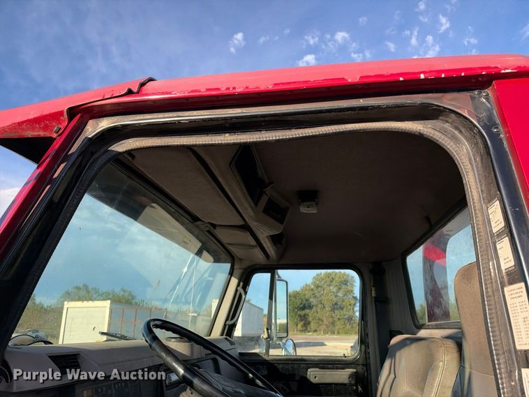 image for item EX1496 1997 International 4700 rollback truck
