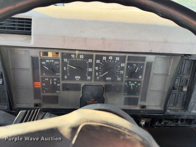 image for item EX1496 1997 International 4700 rollback truck