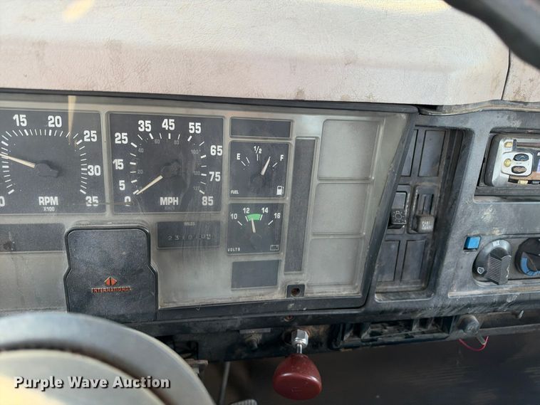 image for item EX1496 1997 International 4700 rollback truck