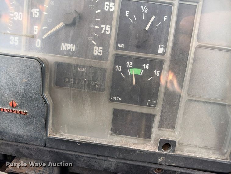 image for item EX1496 1997 International 4700 rollback truck