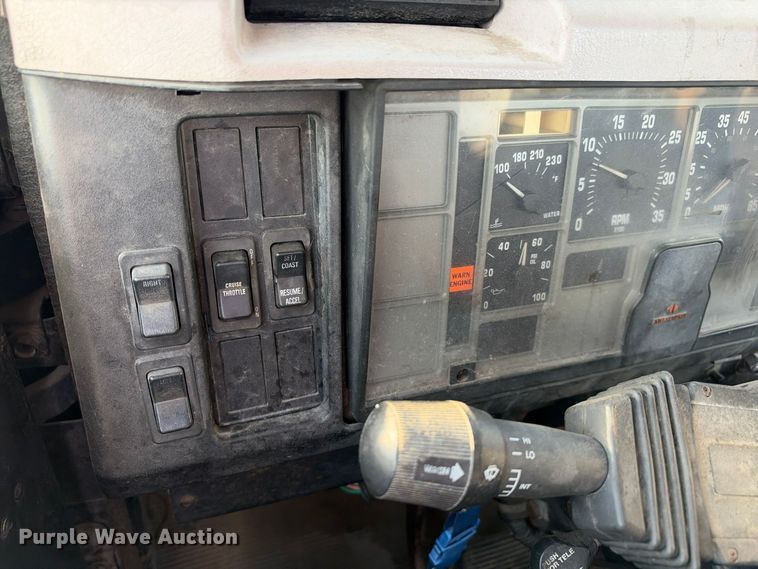 image for item EX1496 1997 International 4700 rollback truck