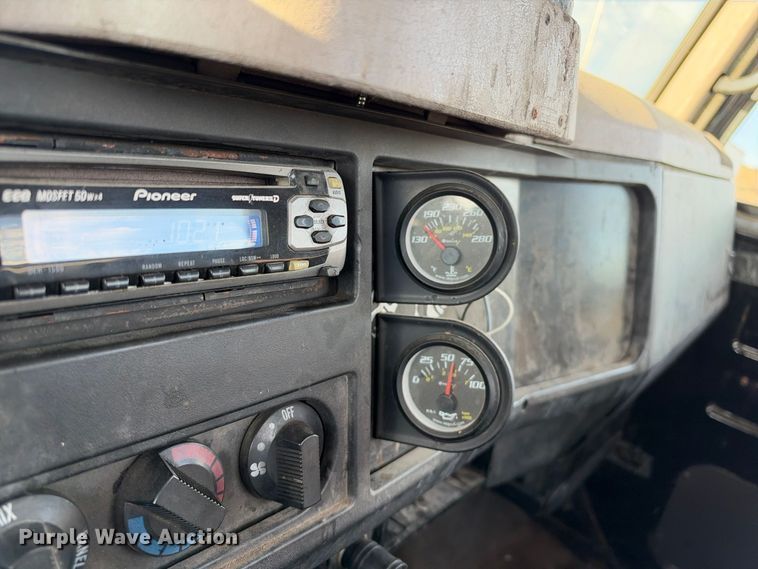 image for item EX1496 1997 International 4700 rollback truck