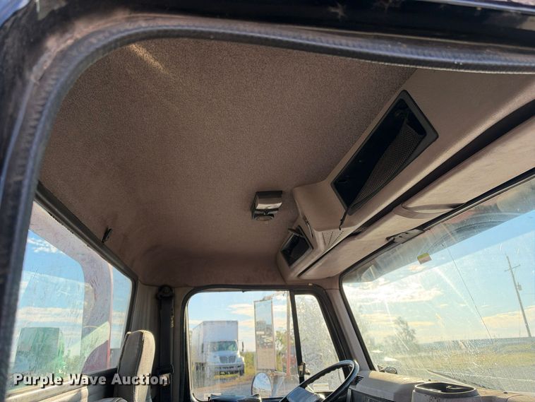 image for item EX1496 1997 International 4700 rollback truck