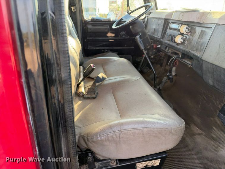 image for item EX1496 1997 International 4700 rollback truck