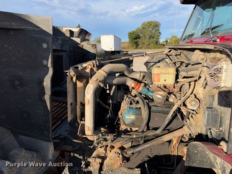 image for item EX1496 1997 International 4700 rollback truck