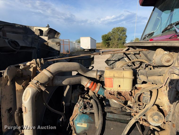 image for item EX1496 1997 International 4700 rollback truck