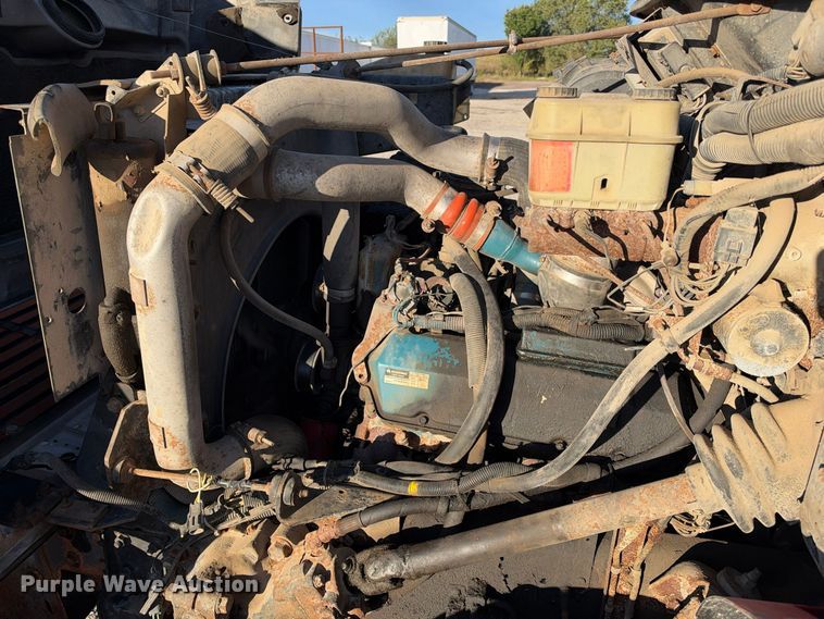 image for item EX1496 1997 International 4700 rollback truck