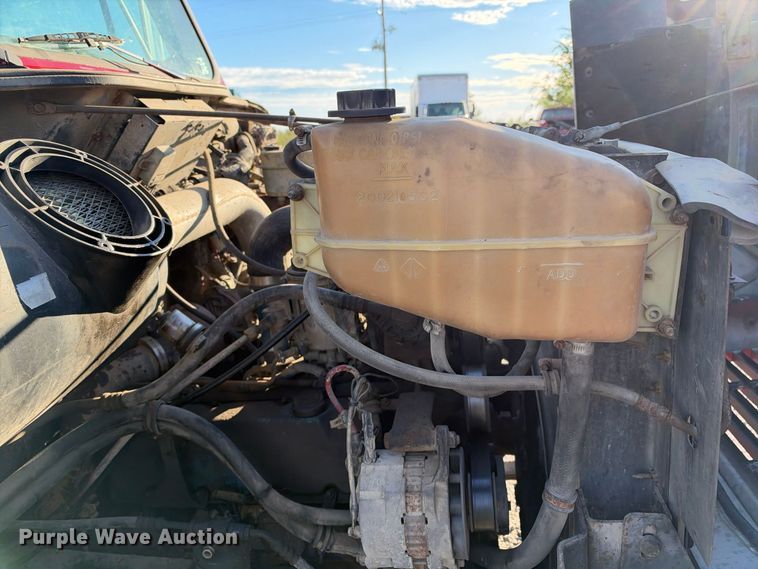 image for item EX1496 1997 International 4700 rollback truck