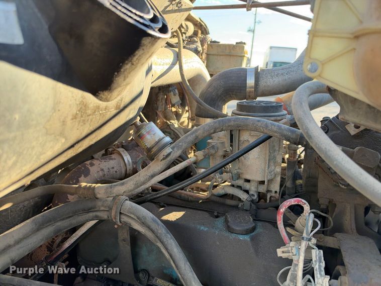 image for item EX1496 1997 International 4700 rollback truck